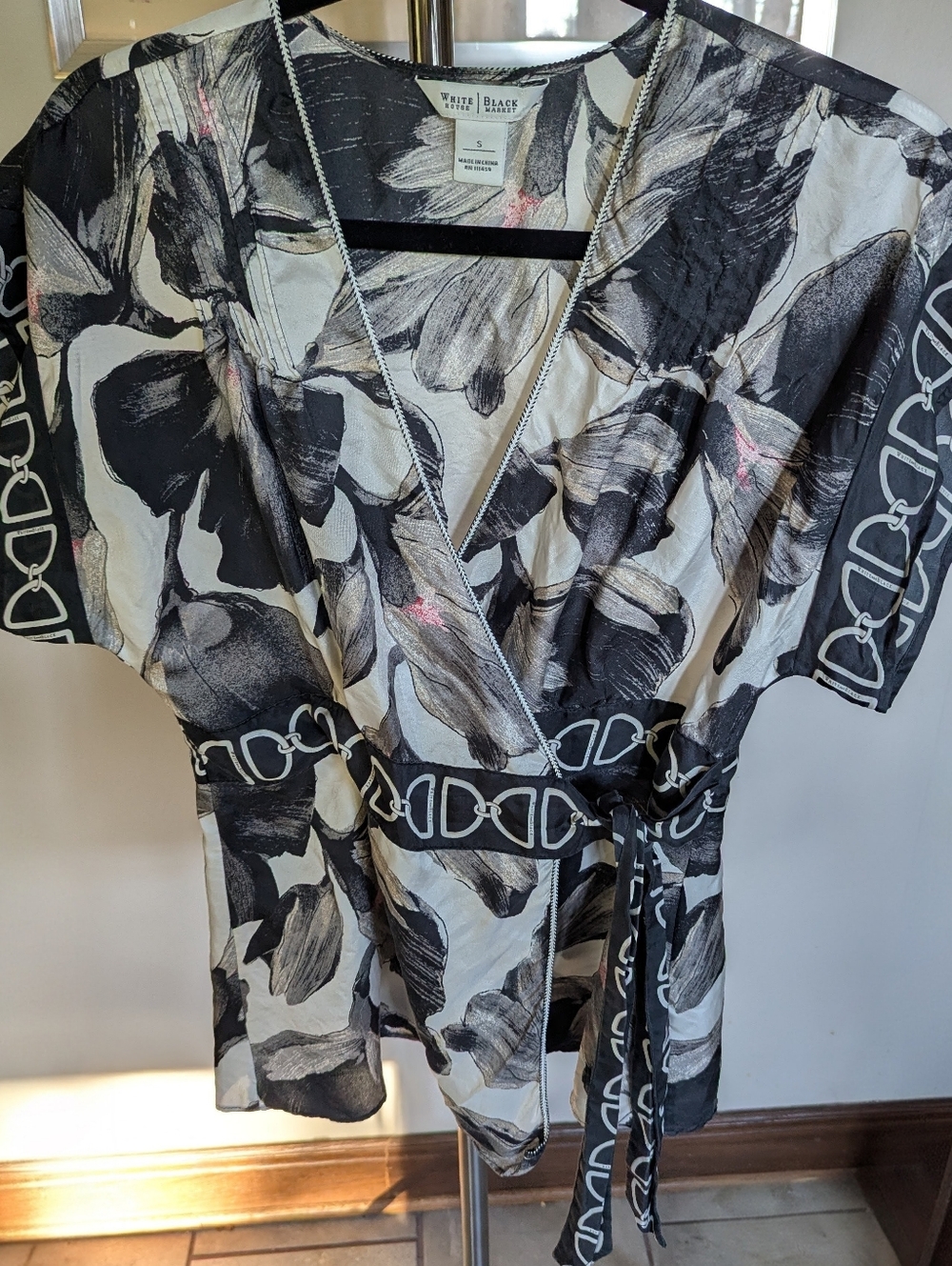 WHBM 100% Silk Wrap Top – Black & White Floral with Chain Link Belt $20 Size S